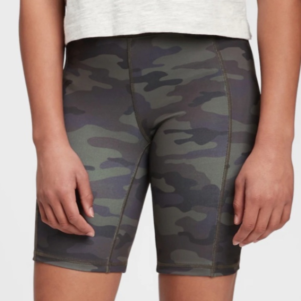 NWOT GapFit Teen Recycled Biker Shorts - Camo